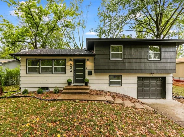 624 NW Village Dr, Lees Summit, MO 64063