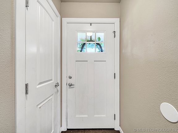 5th image of 2583 W Hillcrest Dr