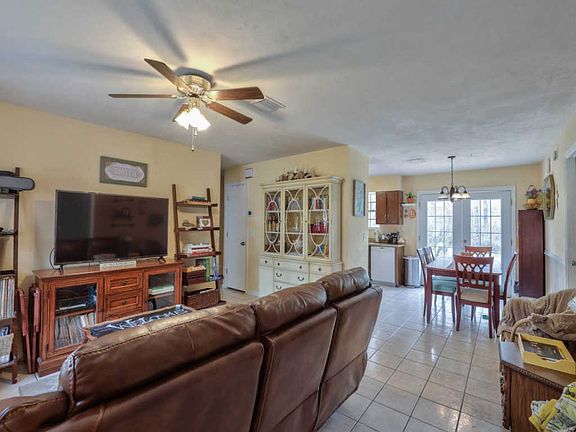 5th image of 3426 Wood Hill Dr