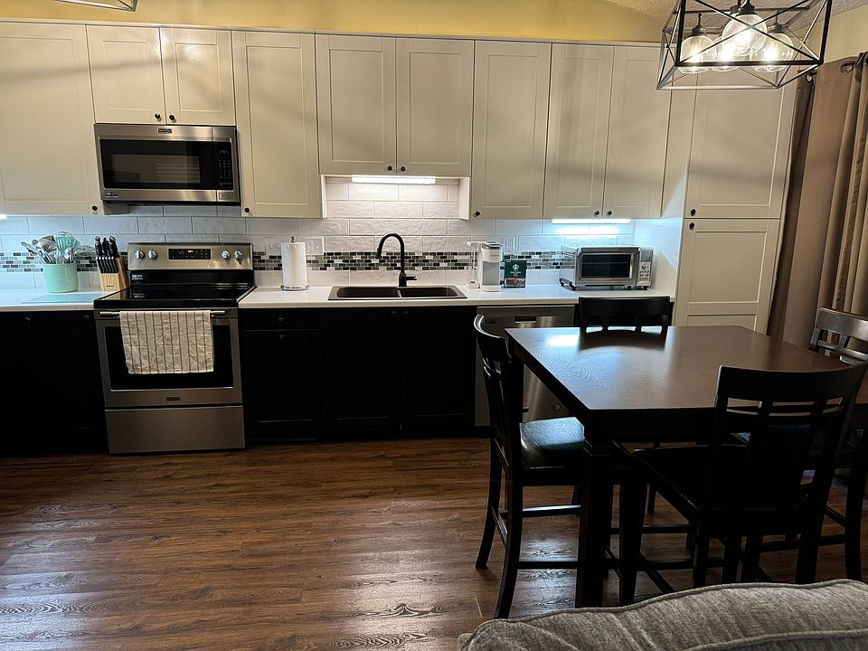 Fully furnished kitchen with services for 8 including all glass and cookware