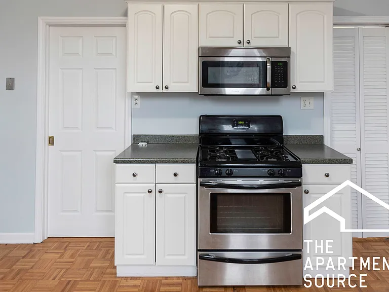 2215 W Wellington Ave #1R — Photo 5