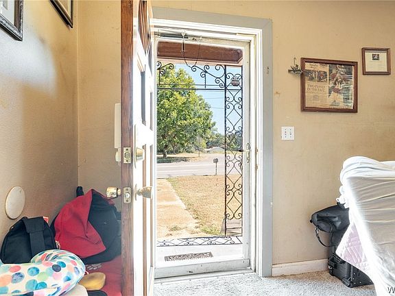 4th image of 712 Crescent Ridge Rd E