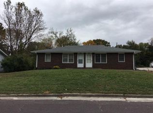 2811 N Willowbrook Rd #B, Columbia, MO 65202