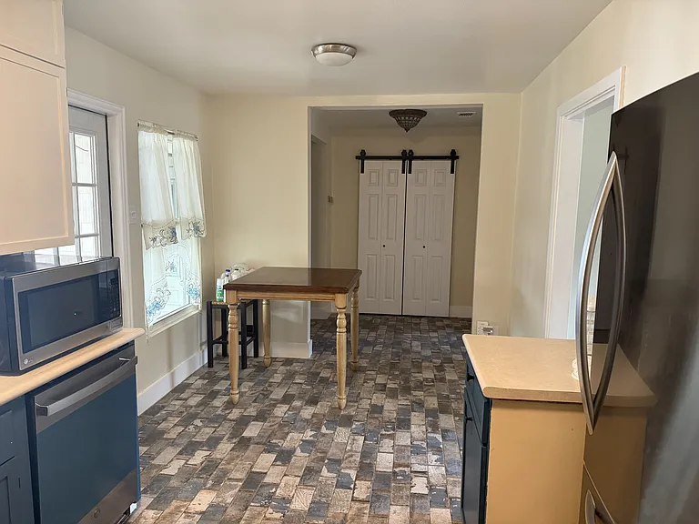 162 Milford Dr — Photo 6