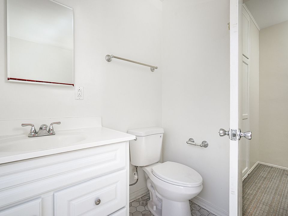 Bathroom vanity