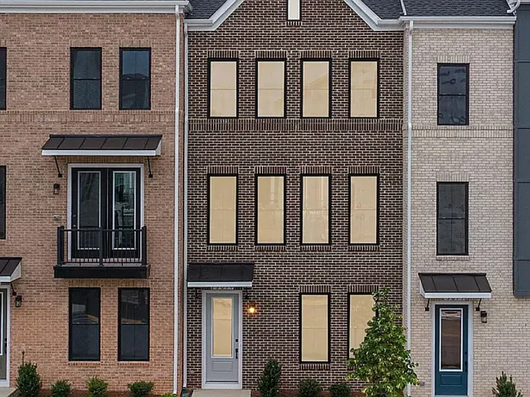 Entrance - the one with 10 windows