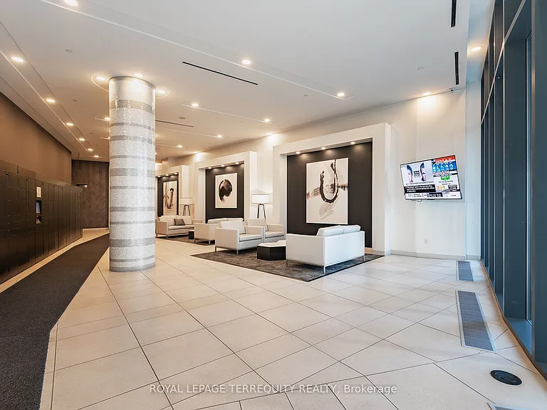 49 E Liberty St #1802 — Photo 34