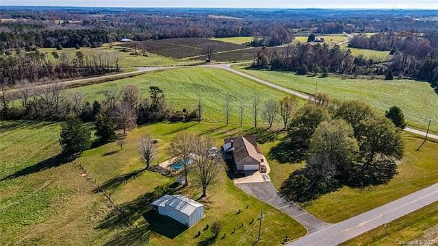 1st image of 106 Lail Dr