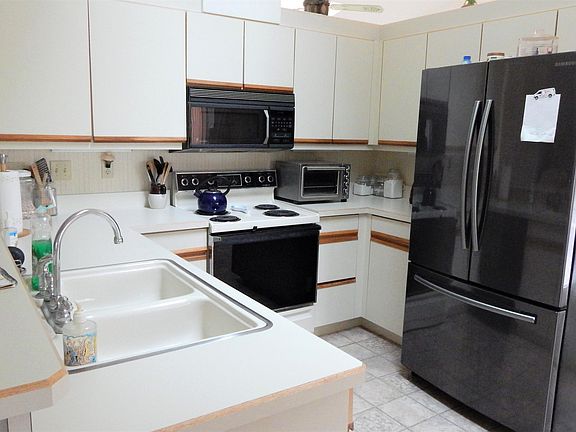 3rd image of 322 Pine Breeze Dr