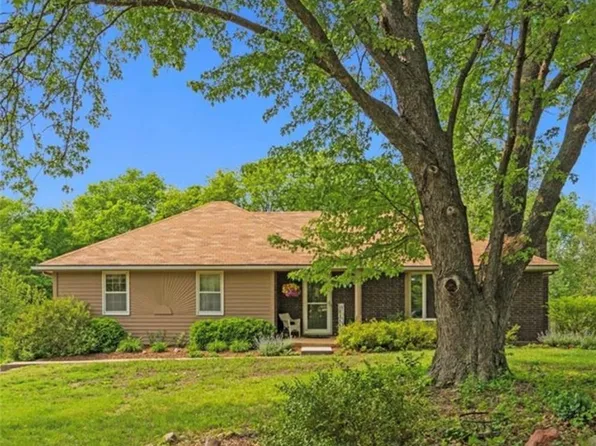 17139 SE State Route Y, Dearborn, MO 64439