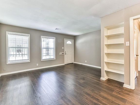 4th image of 4902 Pershing St