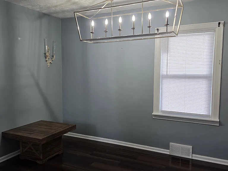 868 Larkin Ave — Photo 4