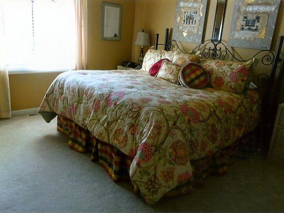 Large Master and En Suite Bath
						:
						13.2x13.2 BR; Raised Double Sinks, Large Jetted Tub,
Shower, Large W/I Closet