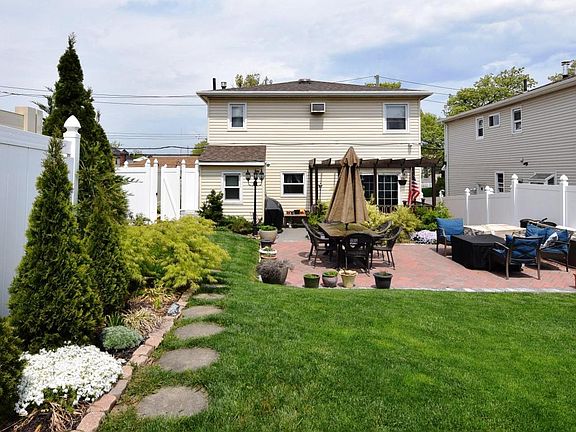 3rd image of 158 Clarke Ave