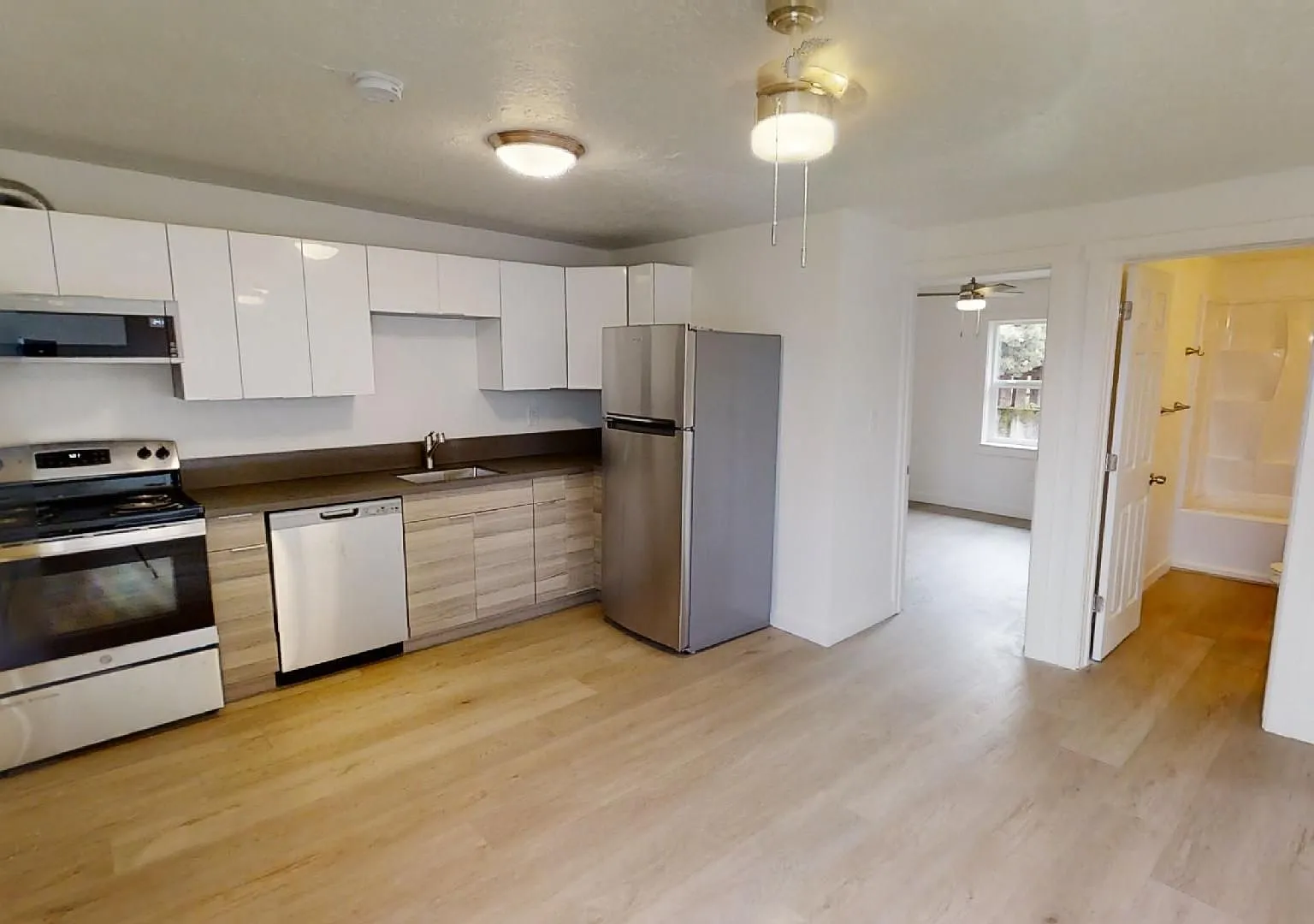 Fully Renovated Phoebe Flats Unit #11: Corner Charm, Move-In Ready Before Thankgiving! — Photo 3