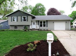 739 Deerfield Rd, Chatham, IL 62629