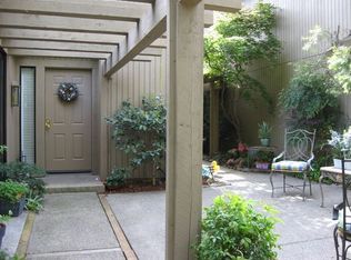 2064 Promontory Point Ln, Gold River, CA 95670