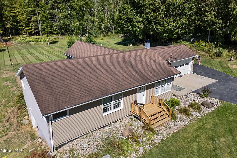 4th image of 329 Lakeview Road