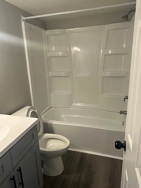 Holt South Square - D03 — Photo 2