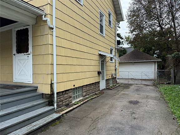 2nd image of 707 Parsells Ave