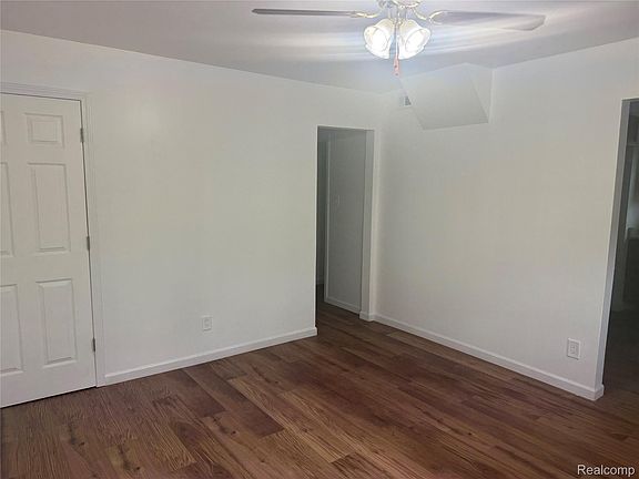 5th image of 4956 Huron St
