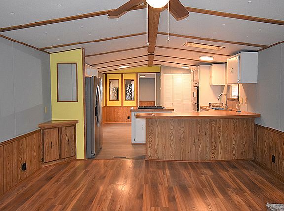 4th image of 1030 Bel Aire Ln