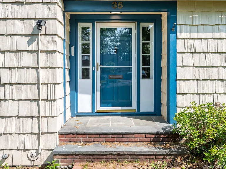35 Bogart Ave — Photo 2