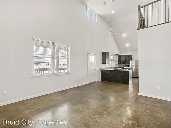 5th image of 803 Parkview Dr #20