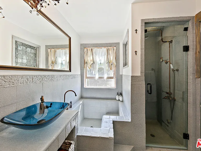 2851 Seabreeze Dr — Photo 27