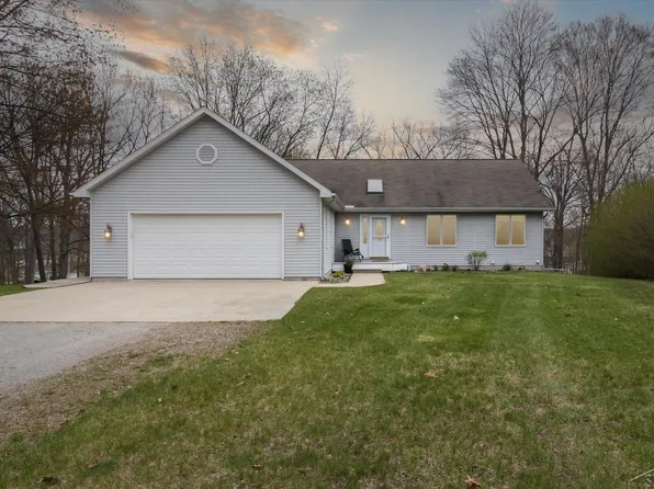 4852 N Flint Rd, Sanford, MI 48657
