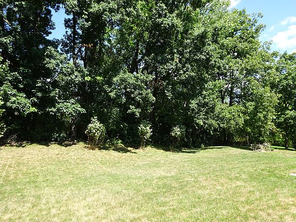 2nd image of 114 Valley View Dr