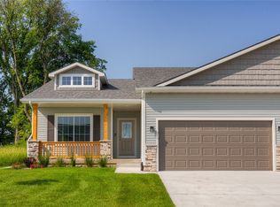 2901 Sayre Dr, Norwalk, IA 50211