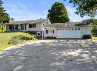 724 Springbrook Rd S, Boyne Falls, MI 49713