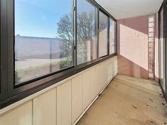 4th image of 800 Willis Ave