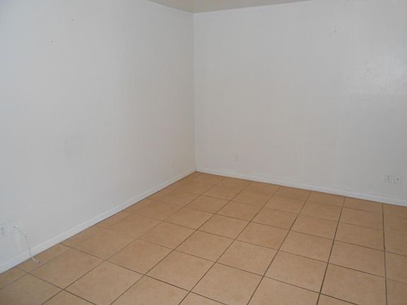 3rd image of 1834 Bellevue Way