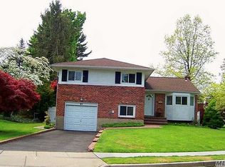 81 Amby Ave, Plainview, NY 11803