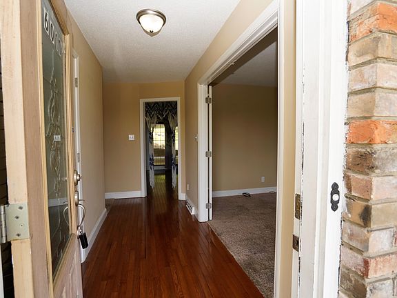5th image of 6011 N Broadway St