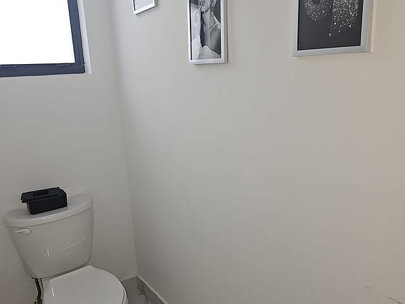 1/2 BATH
