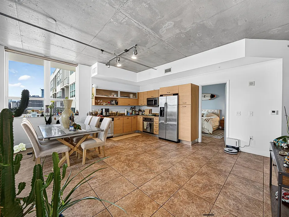 2275 Biscayne Blvd #1009
