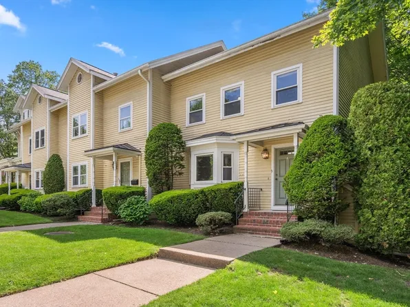 3 Parker St #3, Newton Center, MA 02459