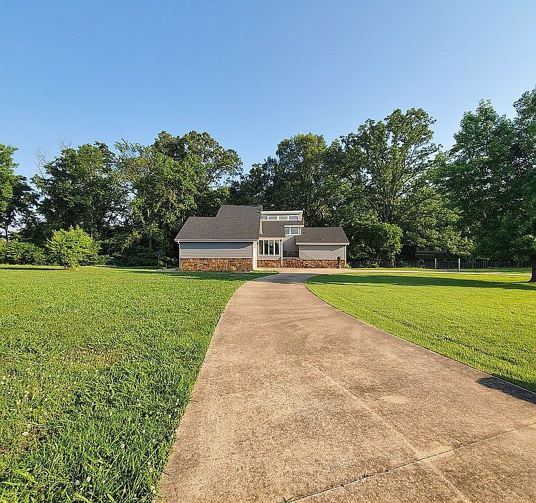 1st image of 8693 Manor Dr