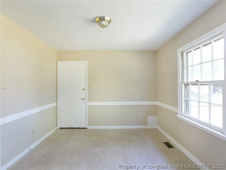 3249 Glenmore Dr — Photo 8