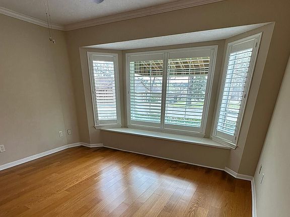 3rd image of 20 Golfview Manor Rd