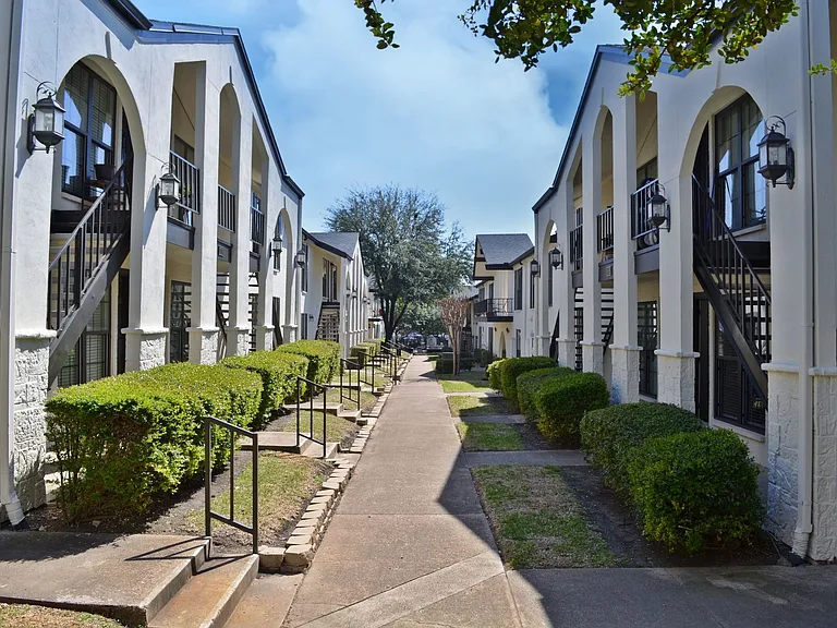 The Fountains Apartments — Photo 26