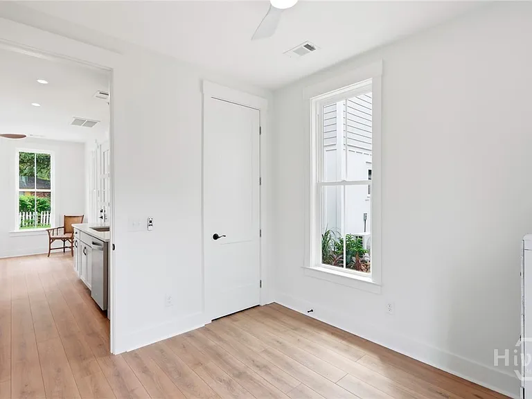 1314 E 38th St — Photo 25