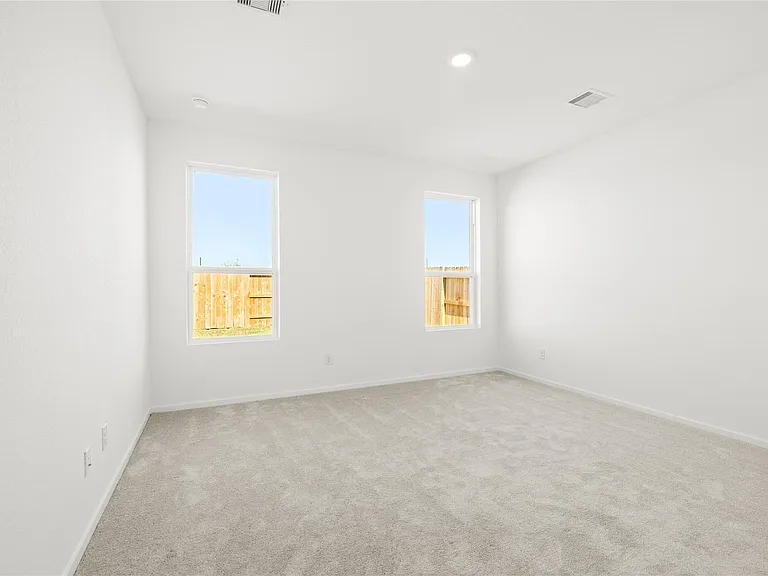 823 Heaven Dr — Photo 16