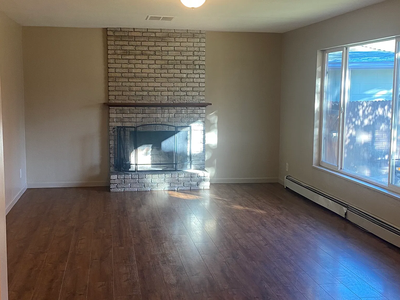 3 bed, 1404 sqft, $3,000 — Photo 2