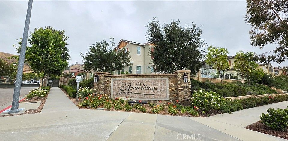 1st image of 22041 Barrington Way