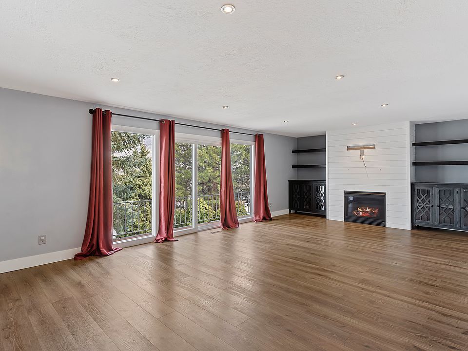 2nd image of 689 E Sunset Ln