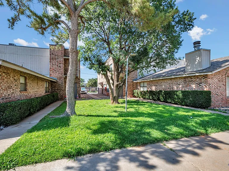 422 W Pecan Ave #D — Photo 2